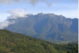 世界で最も厳しい登山レースとして知られるキナバル山国際登山