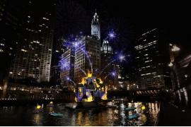 人々の勇気を讃えるシカゴ川の炎と彫刻のフェスティバル