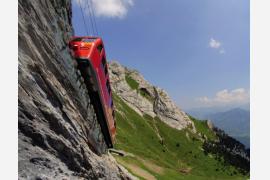 世界一の急勾配を走るスイスのピラトゥス鉄道127年