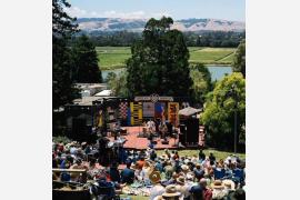 カリフォルニア州ソノマ郡のワイナリーで開催される音楽フェス