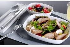 デルタ航空、国際線メインキャビンの機内サービスを一新 〜ビストロスタイルのお食事を11月から提供〜