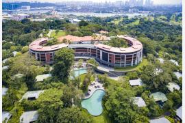 自然豊かなセントーサ島にある歴史建物を改修したラグジュアリーホテル