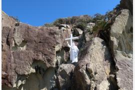 長崎・上五島、29の教会が迎える祈りと癒しの島へ3～白亜のキリスト像が見守る伝説の洞窟～