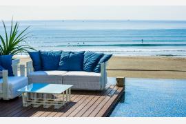 由比ガ浜に手が届く!?　夏限定の絶景レストランで過ごす、特別なランチタイム