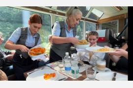 氷河特急「グレイシャー・エクスプレス」で巡る、息をのむような山岳パノラマの旅路