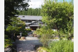 上越新幹線を最少利用者駅で降り、「何もしない贅沢」の温泉旅館へ　こだわりの宿へ新幹線で！【上】
