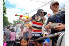 水かけ祭りとして知られているタイの「ソンクラーン プラパラデーン」