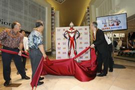 オアフ島内にウルトラマン立像4体設置