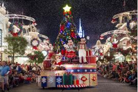 米国ディズニーリゾートの煌めくクリスマスイベント