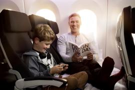 ニュージーランド航空、 わずか100円で「スカイカウチ」シートにアップグレード