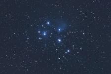  水平線上に瞬く冬の星空。先住民マオリの新年を祝う“マタリキ”、レイク・テカポの七夕では、天の川が！