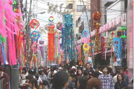 今年で32回目を迎える夏の風物詩「下町七夕まつり」