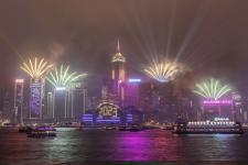 ビクトリア・ハーバーで壮大な「香港ニューイヤー・カウントダウン」マルチメディア・ショーを開催 