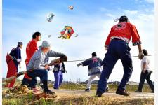初夏の空で繰り広げられる大凧合戦「見附今町・長岡中之島大凧合戦」4年ぶり開催