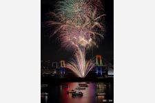 お台場レインボー花火2025、12月の東京湾を彩る ― 約1,300発の花火とイルミネーション