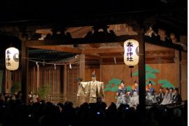 丹波篠山で迎える新年の風物詩、元朝能とぼたん鍋、夜観光で味わう冬の城下町