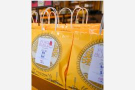 ハワイのアラモアナセンター、元日に新春福袋を販売！ホリデー企画も展開