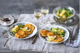 オーストリア料理の代表格ウィーナー・シュニッツェル。旅で味わう定番郷土料理