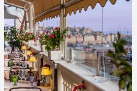 地中海と山並みに癒され、ベル・エポックの豪奢に浸る「グランド・ホテル・サヴォイア・ジェノバ」