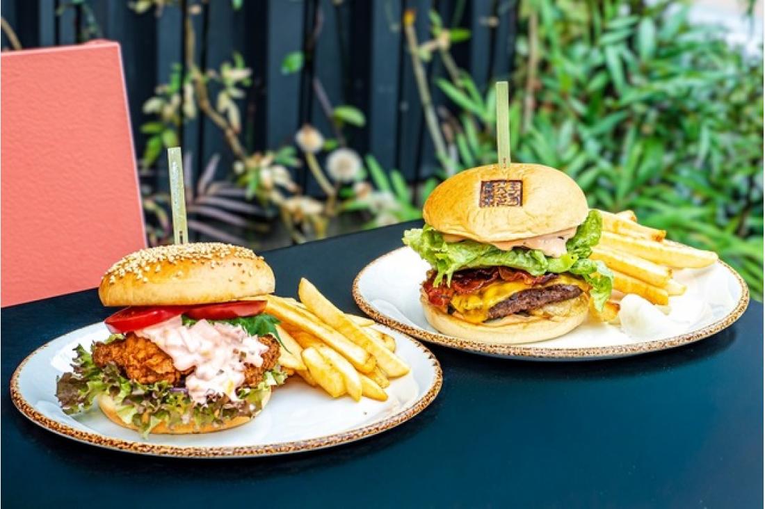 東京・兜町と大阪・なんばのバーガー食べ比べ！「キャプション by Hyatt」が5月末までコラボ企画を実施中