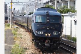 “輝く黒”の新観光列車「３６ぷらす３」を激写！　ＪＲ九州が試運転を本格化