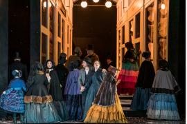 英国ロイヤル・オペラ・ハウス シネマシーズン 2022/23『ラ・ボエーム』 19世紀末パリの「気温」までも伝える、イタリアオペラ珠玉の名作を