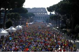 歴史地区を走るローマ・マラソン