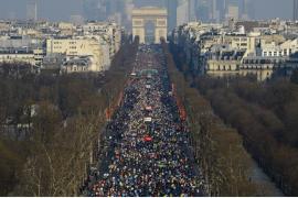 華の都パリを走りながら独占！フランス最大のマラソン大会