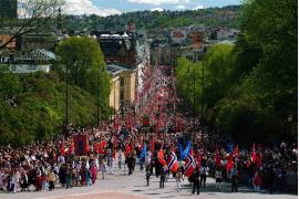 ノルウェーのナショナルデー「憲法記念日パレード」