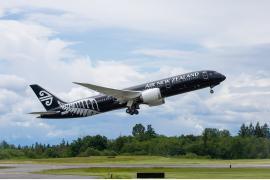 ニュージーランド航空の最新鋭787-9型機が初フライト
