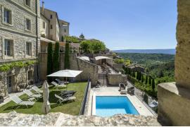 “フランスの最も美しい村”に建つ新加盟ホテル
