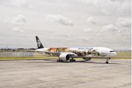ニュージーランド航空、ホビット特別塗装機が成田にお目見え　～機体写真投稿キャンペーンを実施～