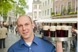 デュッセルドルフ旧市街で飲むアルトビール