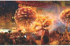香港の伝統祭・大坑ファイヤー・ドラゴン・ダンス