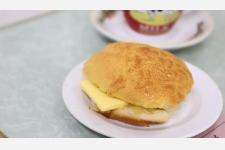 香港式カフェの競争から生まれた人気グルメ「菠蘿包」