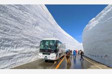 立山黒部アルペンルート、4月15日より「2023 立山黒部・雪の大谷フェスティバル」開催