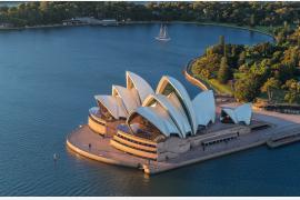 シドニーのオペラハウスが50周年記念