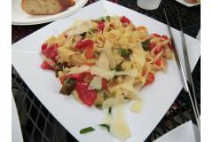 手打ちパスタをアルデンテで出してくれます。リストランテ顔負け。