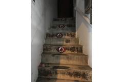 WHITE NOISE RECORDSはこの階段の上　普通に怖いよね