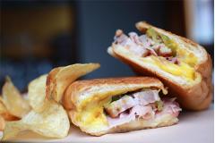ポートランドBunk SandwichesによるPork Belly Cubano。