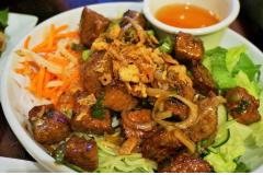 かなりボリュームのある1ボウルディッシュ。Saigon Shack http://saigonshack.squarespace.com/#about