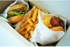 シェイクシャックのバーガーはバンズがふわっふわ。こりゃ人気でるわ、というお味
