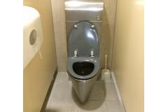故・米原万里さんが「迫力ある汚さ」と表したトイレも今はこんなにきれいに