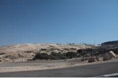 丘の向こうはパレスチナ区域
