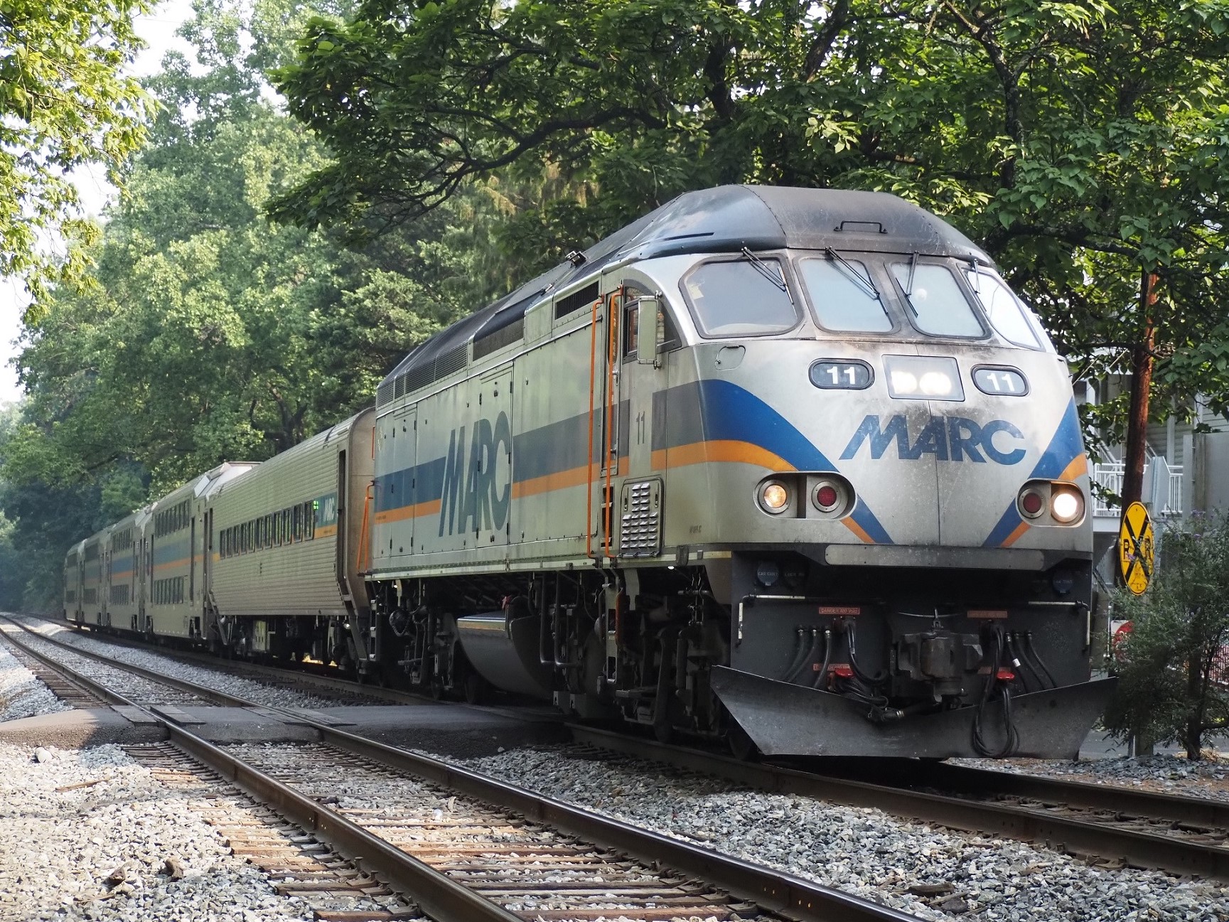 △ＭＡＲＣの列車。写真はブランズウィック線（米国メリーランド州で筆者撮影）