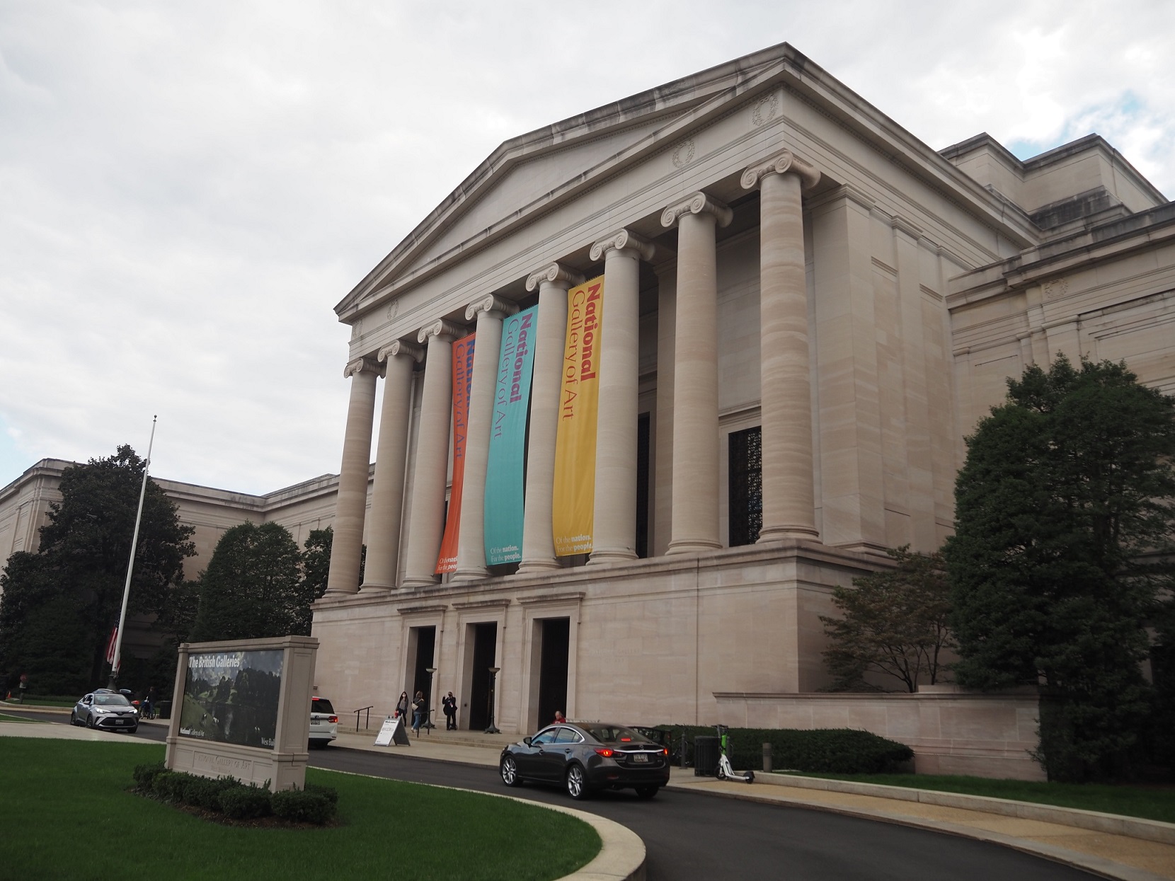 △西洋画や彫刻などの膨大なコレクションを誇るワシントンの国立美術館（２１年１０月、筆者撮影）