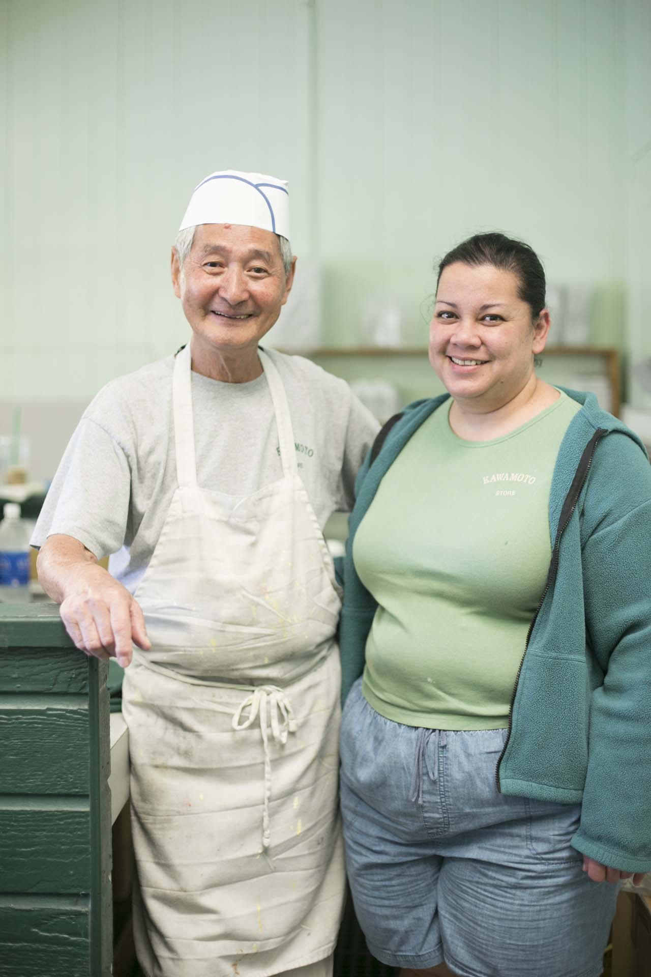 厨房を守って45年になる日本人シェフの堀内さん（左）と、マネージャーのセレスティンさん。