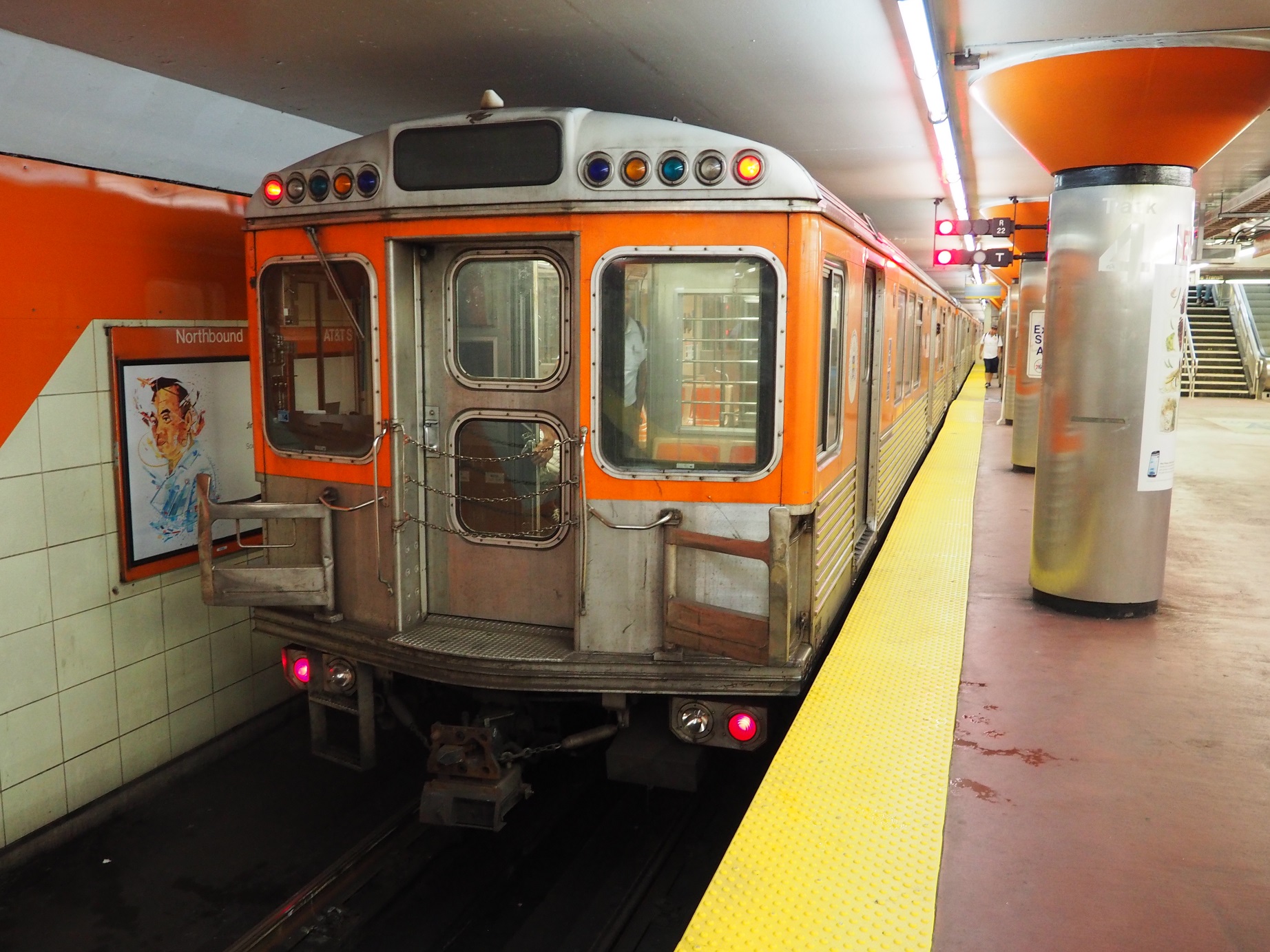 △フィラデルフィア市の中心部を運行する「ＳＥＰＴＡ」の地下鉄（市内で筆者撮影）