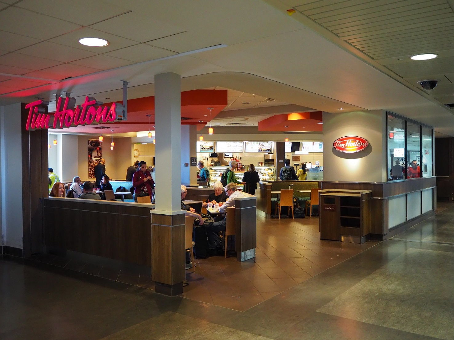 △モントリオール国際空港にあるティム・ホートンズの店舗（１８年６月、筆者撮影）